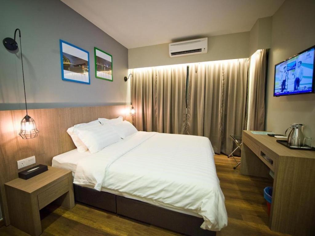 Riverside Boutique Hotel Kuantan Exterior photo